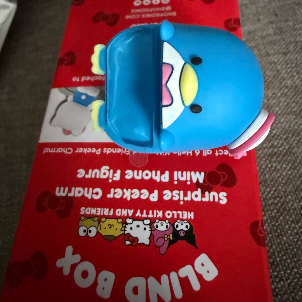 Sonix Peeker hello Kitty and Friends — SECRET!! - Picture 3 of 6